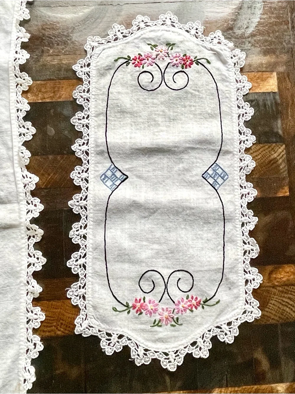 Vintage Hand Embroidered Table Runner Dresser Scarf Set Pink Floral Crochet Lace